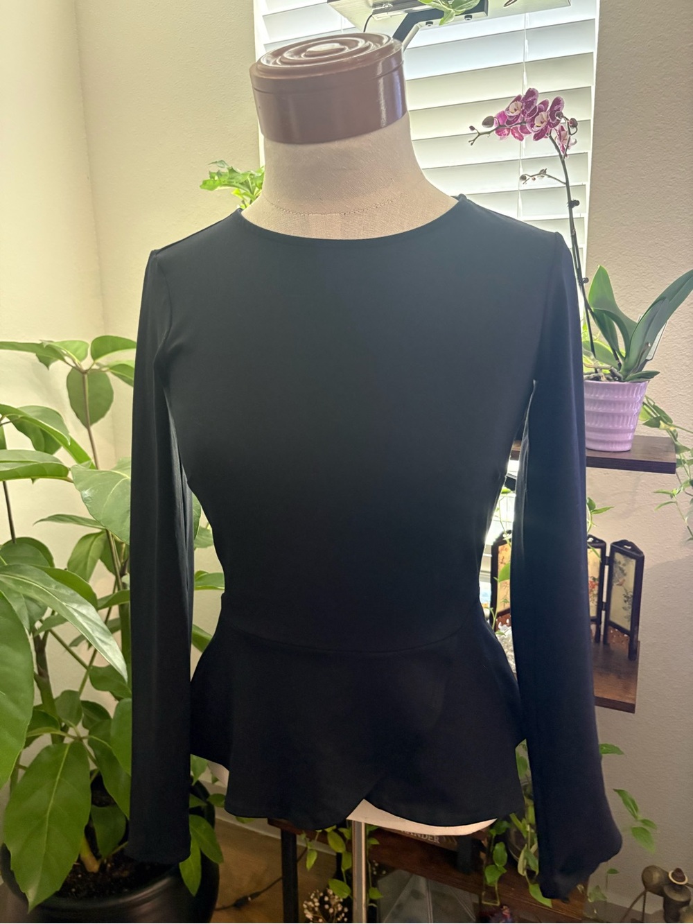 Bebe Black Long Sleeve Peplum Top with an Open Back XS NWT